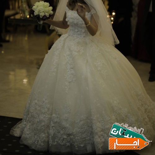 لباس عروس کاملا نو و اتوشویی شده با این مبلغ به همراه یک تاج فروش میرود