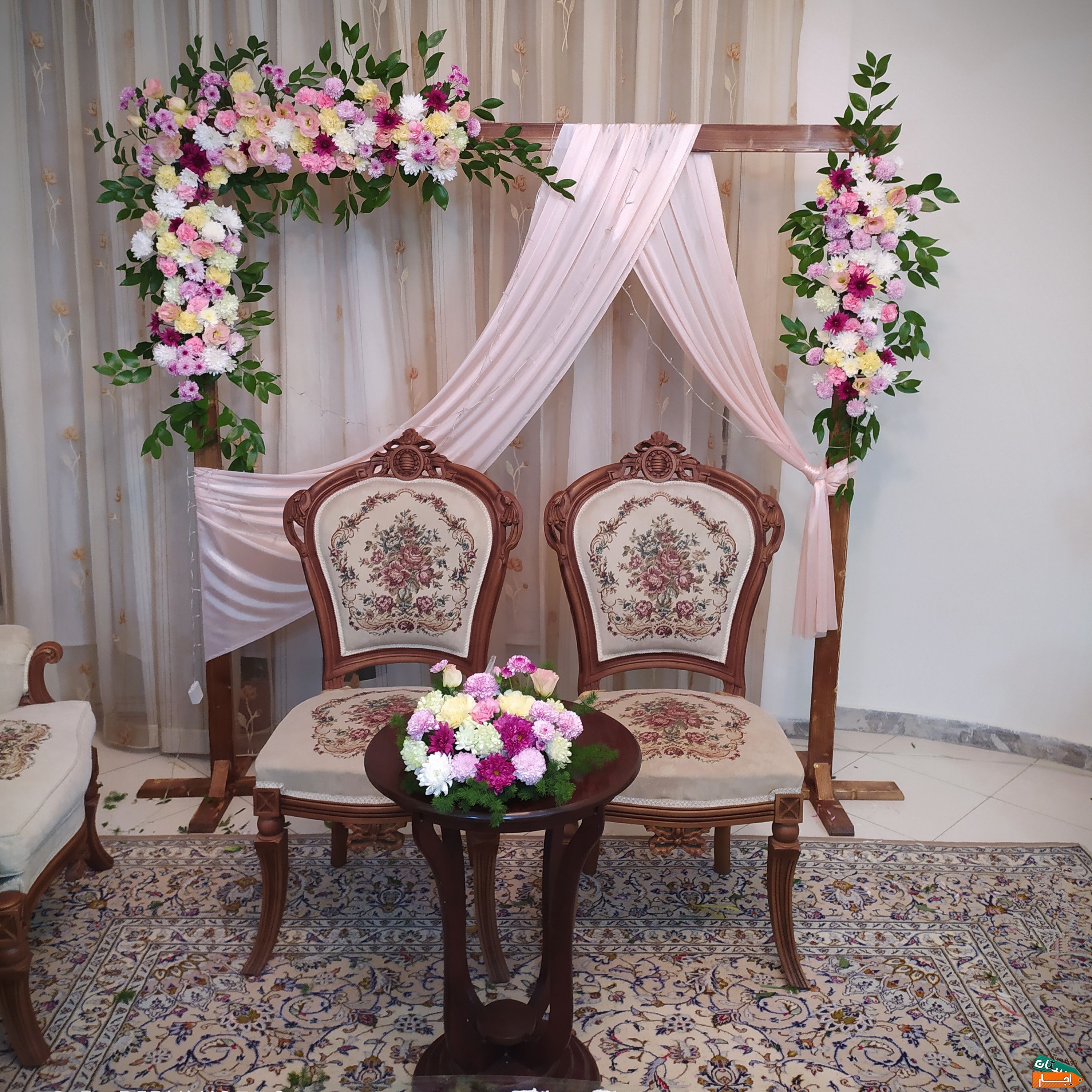 اجاره استند حلقه بکگراند بله برون، استند گل آرایی