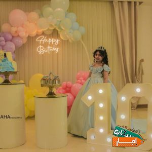 اجاره تم تولد باکس میز کیک سوارز بادکنک ارایی دیزاین دکور جشن